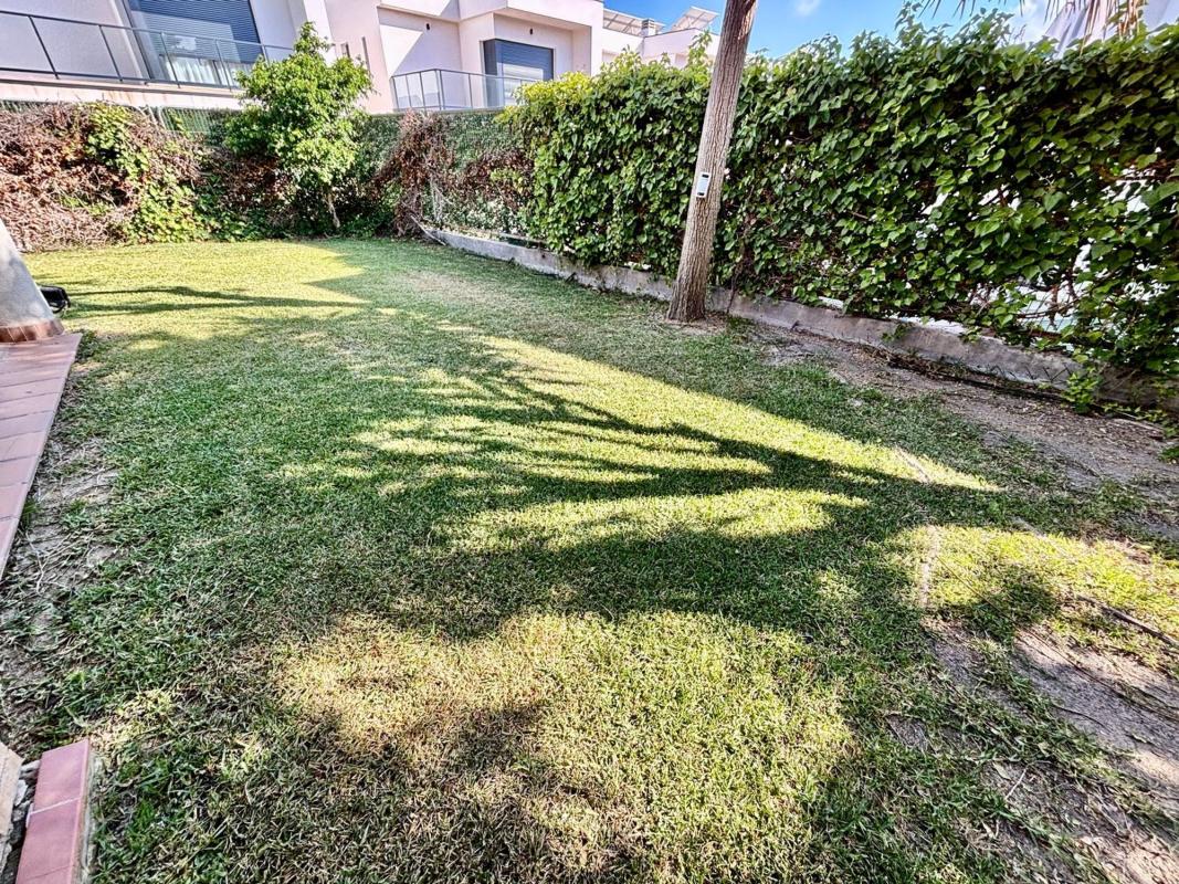 Продажа таунхауса в Chalet adosado en Nou Nazaret - Frank Espinós, San Juan de Alicante , Сан-Хуан-де-Аликанте photo 5