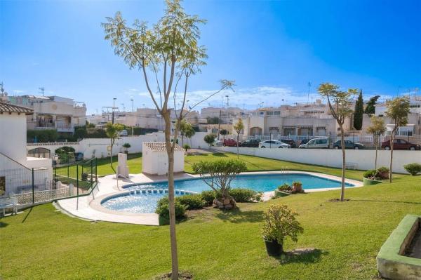 Chalet adosado en Los Balcones - Los Altos del Edén, Torrevieja photo 1