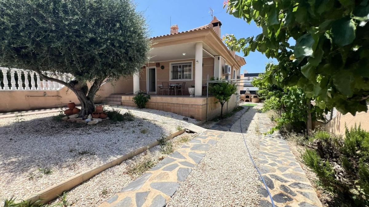 Propiedades en venta y alquiler en España photo 1