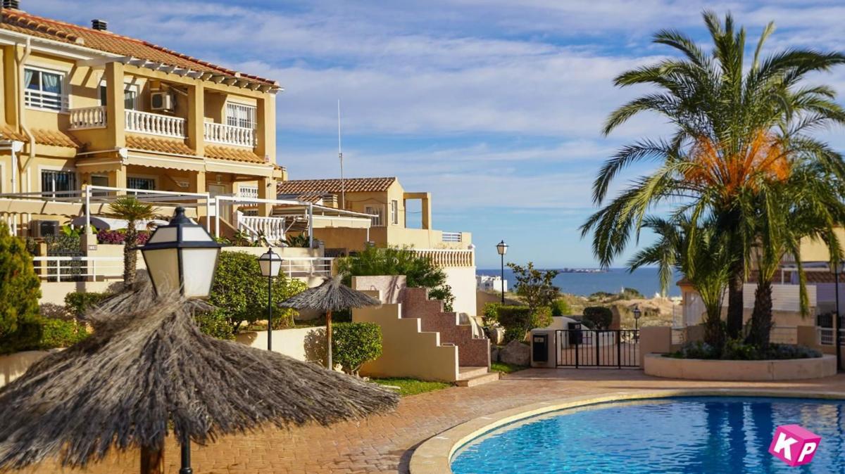 Venta de chalet adosado en Chalet adosado en Calle Colombia, Calas de Santiago Bernabeu, Santa Pola , Santa Pola photo 3