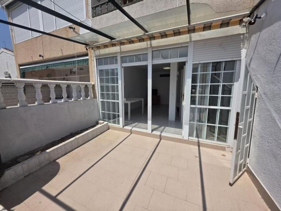 Venta de piso en Piso en Calle Rojales, Playa de los Náufragos, Torrevieja, Torrevieja
photo 1