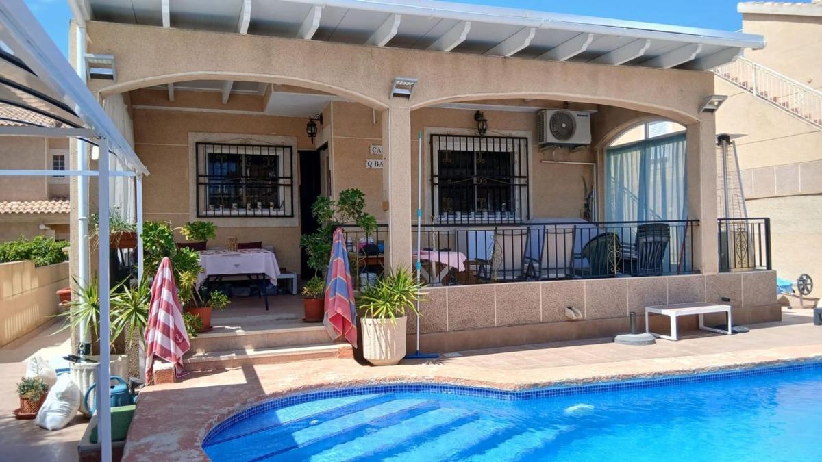 Продажа отдельного шале в Casa o chalet en Calle Baikal, Zona Lago - Los Almendros, Orihuela, Ориуэла photo 4