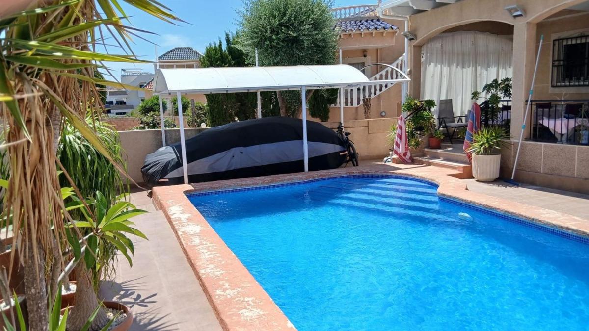 Продажа отдельного шале в Casa o chalet en Calle Baikal, Zona Lago - Los Almendros, Orihuela, Ориуэла photo 5