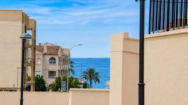 Chalet pareado en Avenida de Portugal, Calas de Santiago Bernabeu, Santa Pola thumbnail 2
