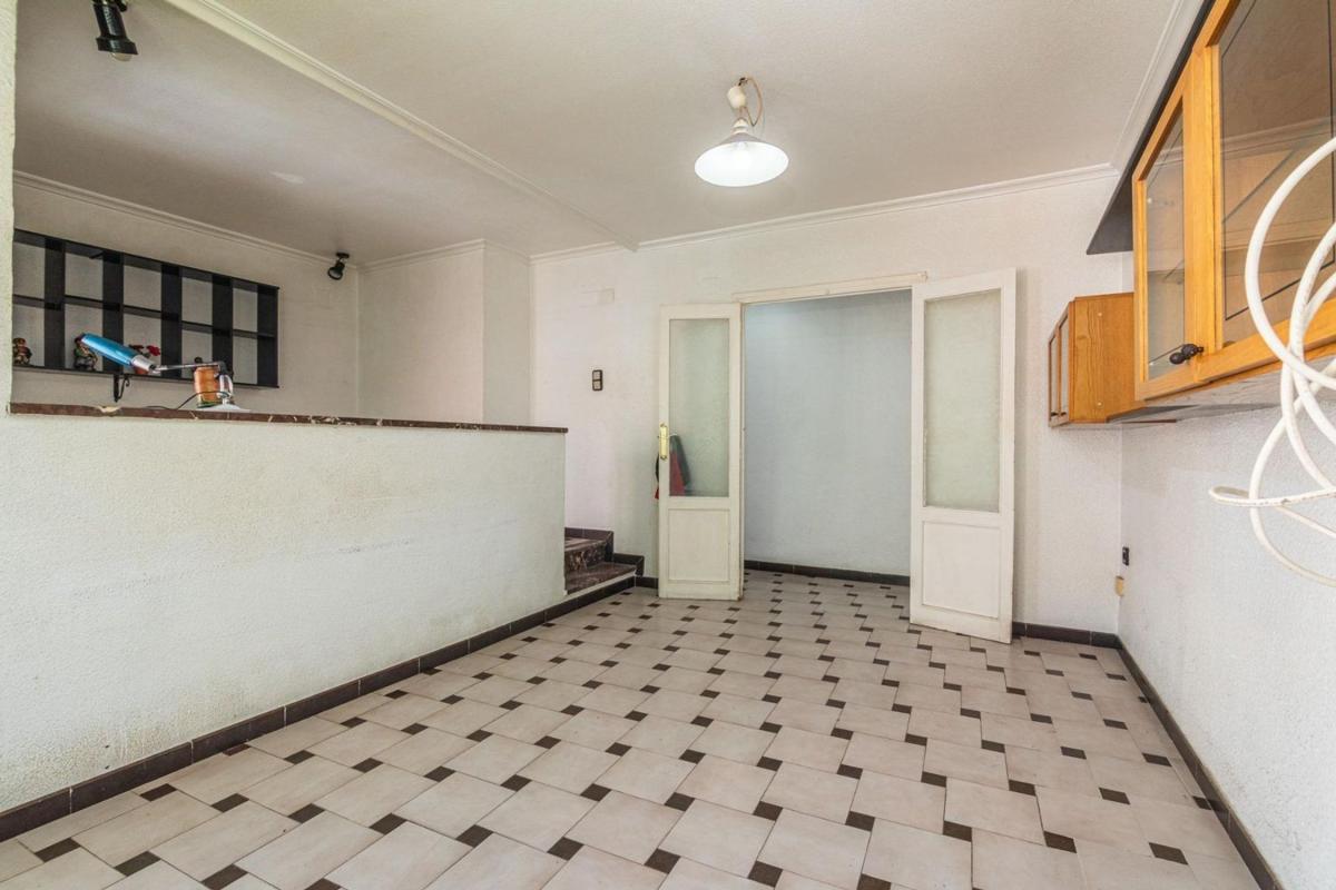 Venta de piso en Piso en Conrado Del Campo, Raval de Santa Teresa-El Asilo, Elche / Elx, Elche / Elx
photo 5