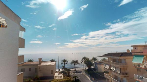 Venta de piso en Piso en Calle Uruguai, Calas de Santiago Bernabeu, Santa Pola, Santa Pola
thumbnail 1