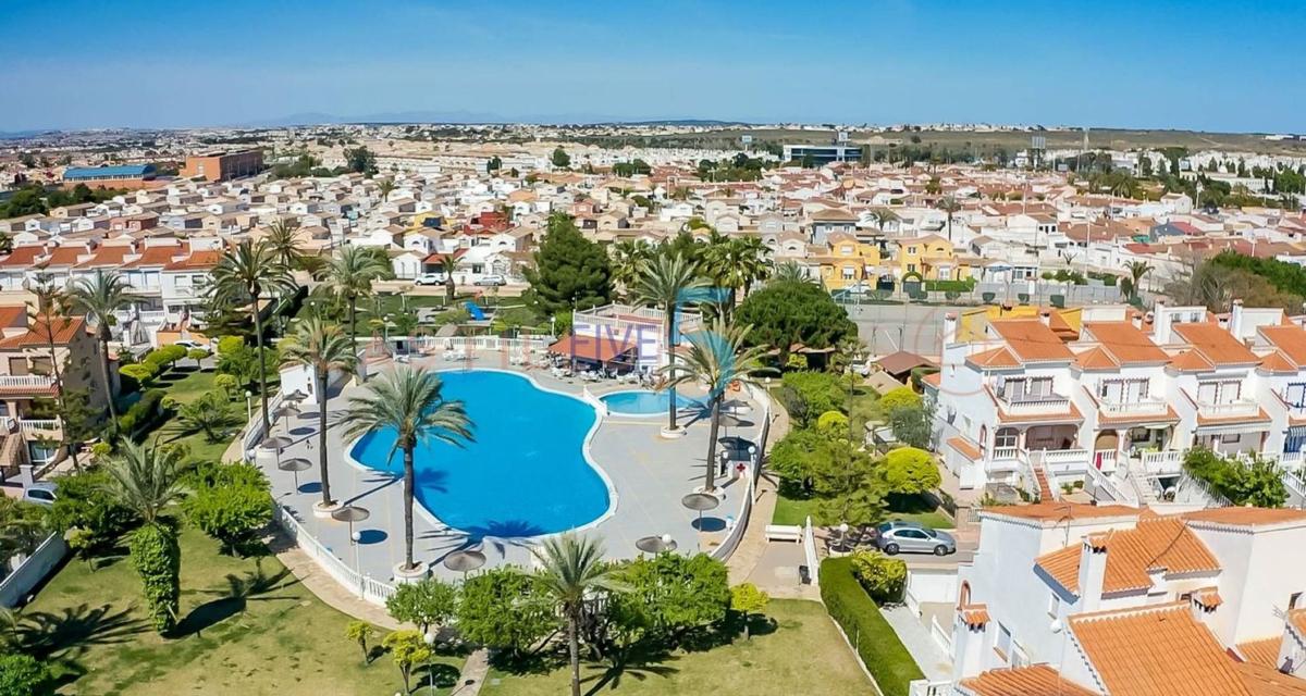 Venta de chalet independiente en Casa o chalet en La Siesta - El Salado - Torreta, Torrevieja, Torrevieja
photo 2