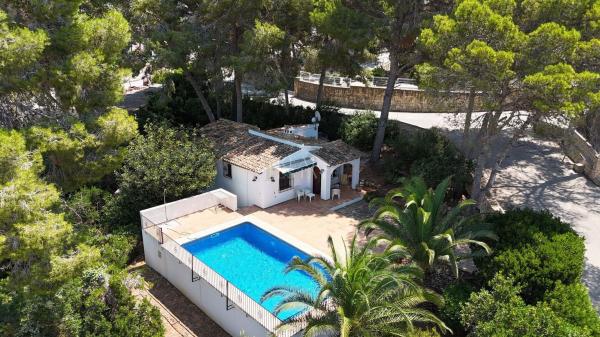 Chalet independiente en venta en Casa o chalet en Benimeit-Tabaira, Moraira, Moraira
 photo 1