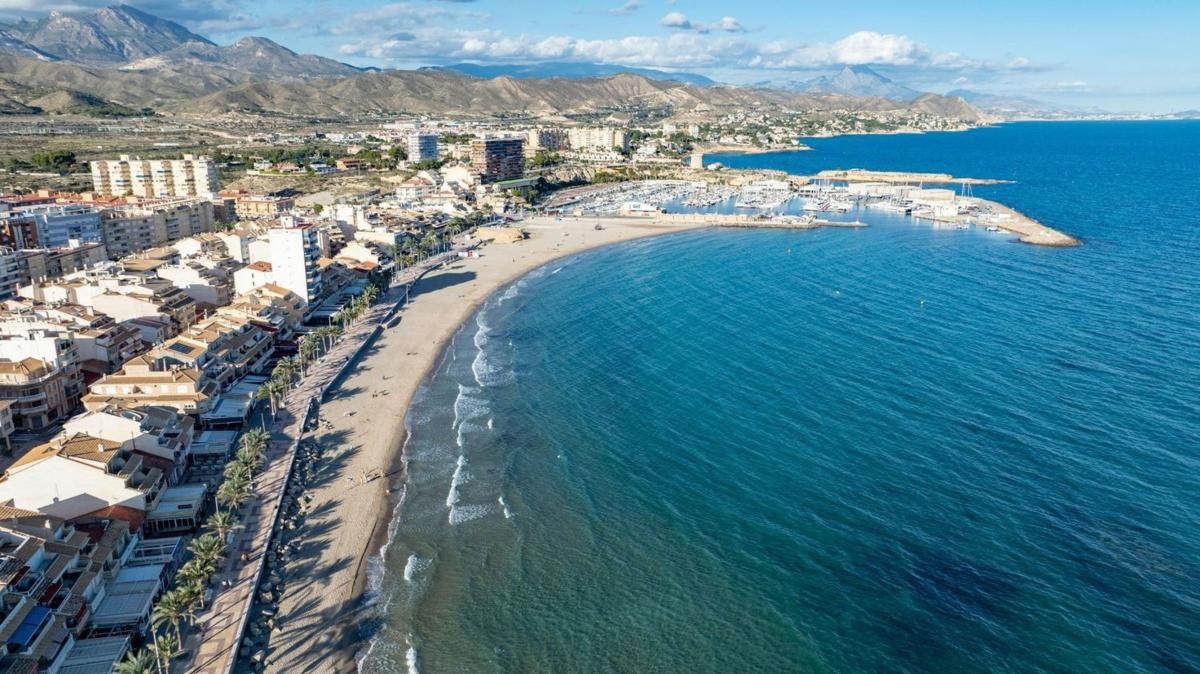 Venta de piso en Piso en Calle Sant Bartomeu, Campello Playa, El Campello, El Campello
photo 3