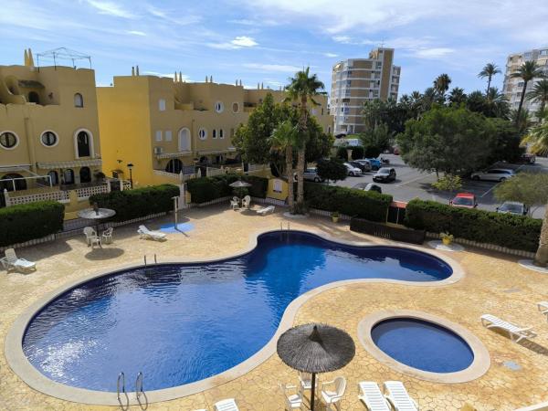 Chalet adosado en Calle de Gaianes, 3, Pueblo Español - Coveta Fumá, El Campello thumbnail 2