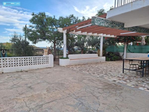 Chalet adosado en Calle del Timonet, Pueblo Acantilado - Lanuza, El Campello thumbnail 1