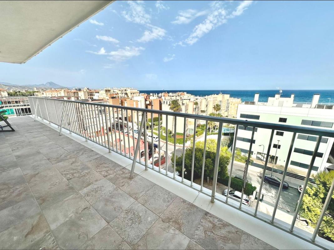 Sale of apartment in Piso en Calle de Sorolla, Playa Muchavista, El Campello, El Campello
 photo 2