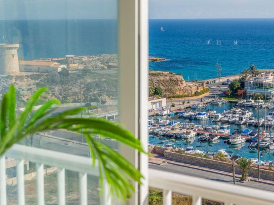 Sale of apartment in Piso en Calle d'Azorín, Campello Playa, El Campello, El Campello
photo 1