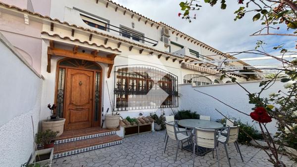 Chalet adosado en Calle Serra de Mariola, Campello Pueblo, El Campello photo 1