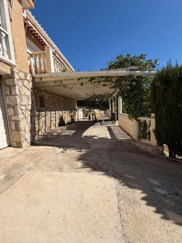 Properties for sale and rent in Spain photo 4