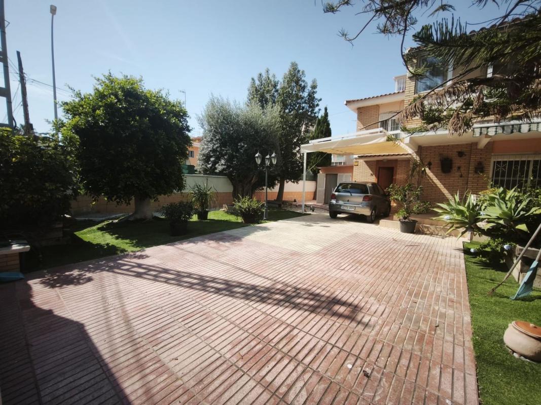 Properties for sale and rent in Spain photo 2