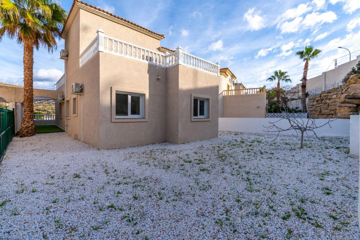 Properties for sale and rent in Spain photo 5