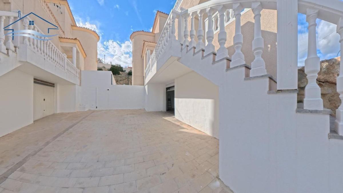 Properties for sale and rent in Spain photo 2