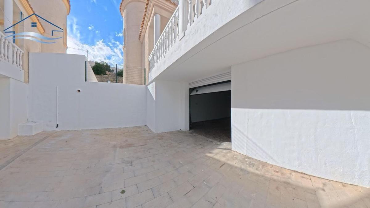 Properties for sale and rent in Spain photo 3