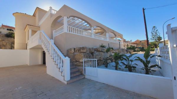 Independent chalet for sale in Casa o chalet en Pueblo Acantilado - Lanuza, El Campello, El Campello
 photo 2