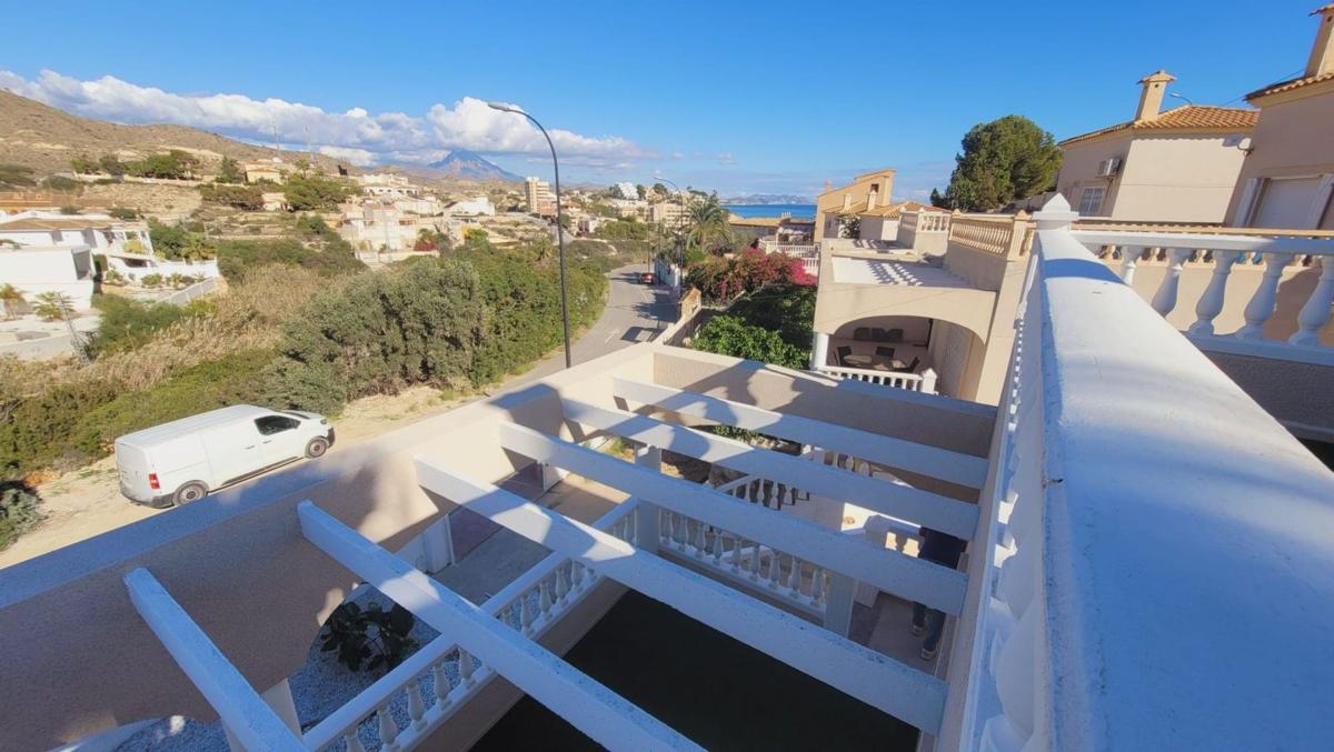 Sale of independent chalet in Casa o chalet en Pueblo Acantilado - Lanuza, El Campello, El Campello
photo 3
