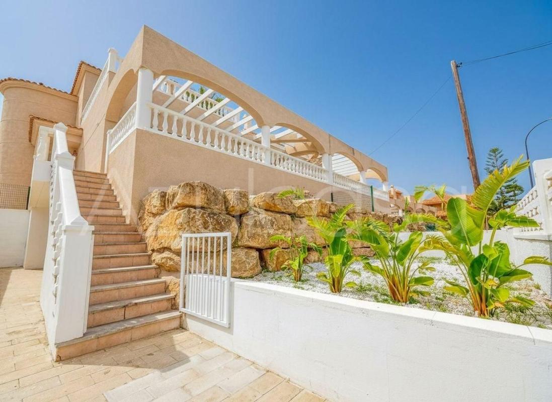 Properties for sale and rent in Spain photo 2