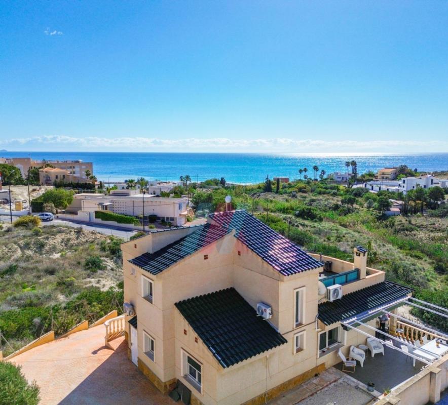 Sale of independent chalet in Casa o chalet en Pueblo Acantilado - Lanuza, El Campello, El Campello
photo 1