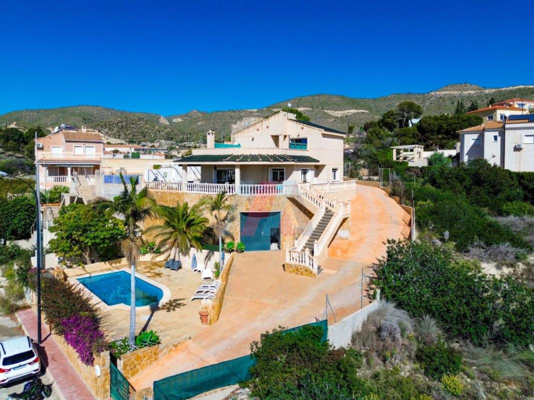 Sale of independent chalet in Casa o chalet en Pueblo Acantilado - Lanuza, El Campello, El Campello
photo 2