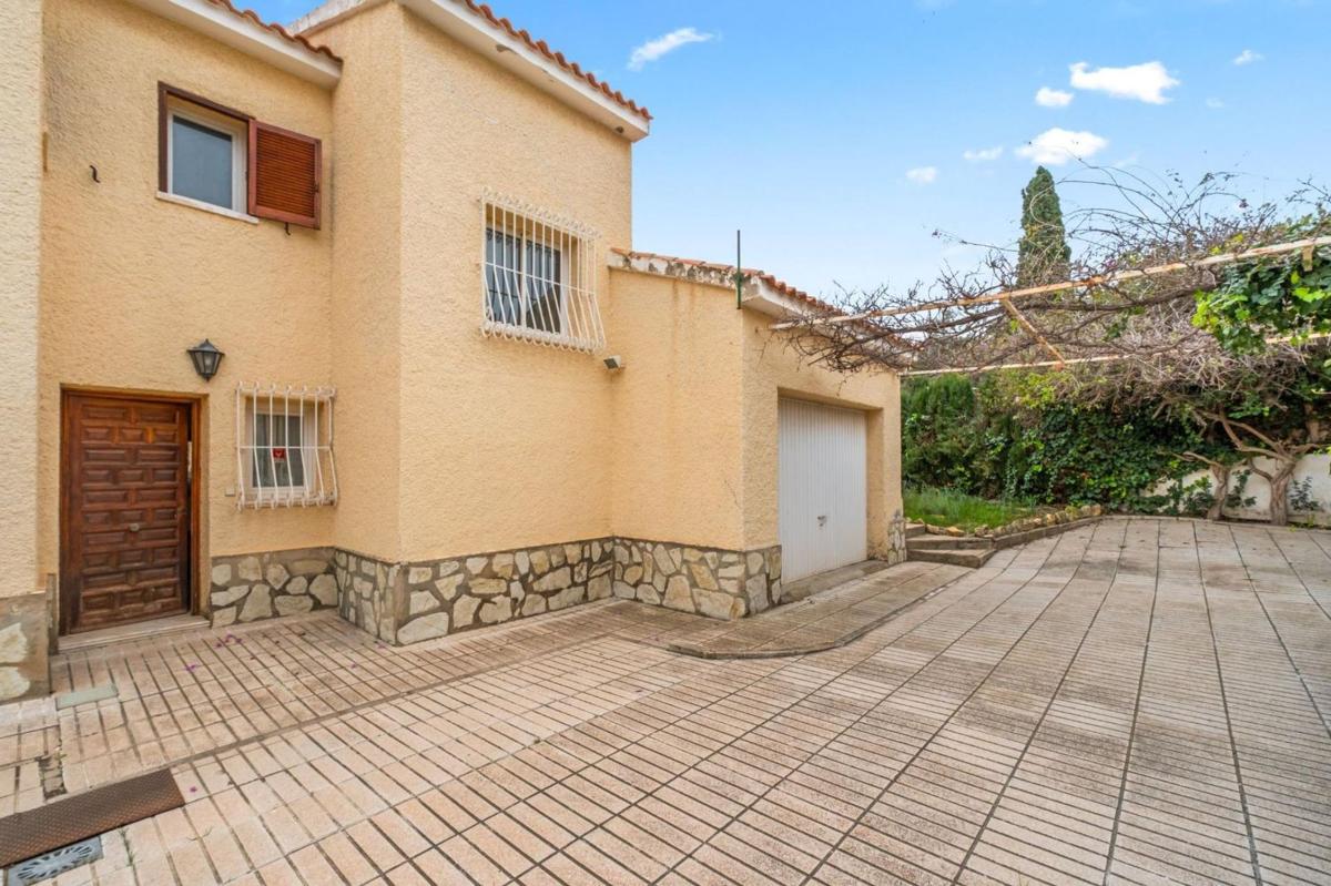 Properties for sale and rent in Spain photo 3