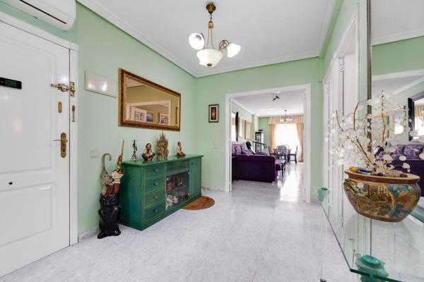 Venta de piso en Piso en Antonio Machado, Torrevieja, Torrevieja
thumbnail 2