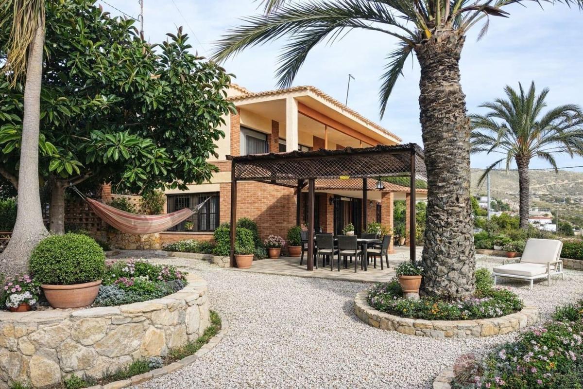 Properties for sale and rent in Spain photo 2