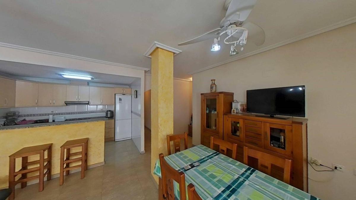Venta de piso en Piso en Las Piscinas Naturales, Torrevieja, Torrevieja
photo 4