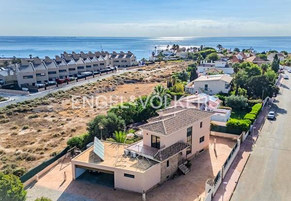 Casa o chalet independiente en Avenida de Cova del Llop Marí, 50, Pueblo Español - Coveta Fumá, El Campello photo 2