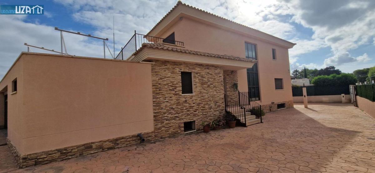 Properties for sale and rent in Spain photo 3