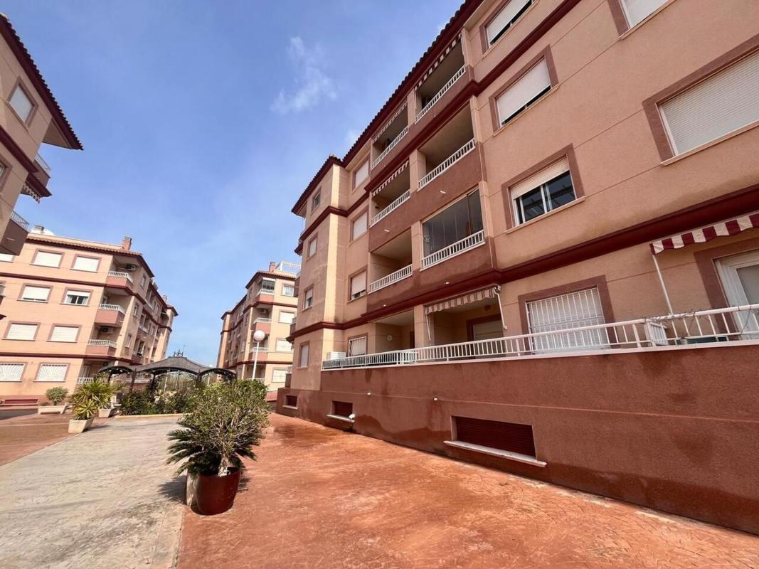 Sprzedaż mieszkania w Piso en Avenida de María del Mar Rodríguez, Algorfa, Algorfa
photo 1