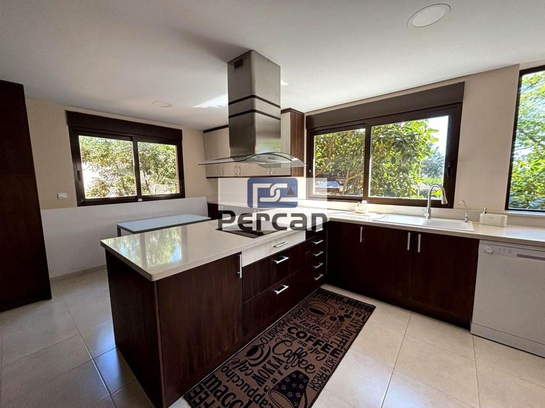 Properties for sale and rent in Spain photo 1