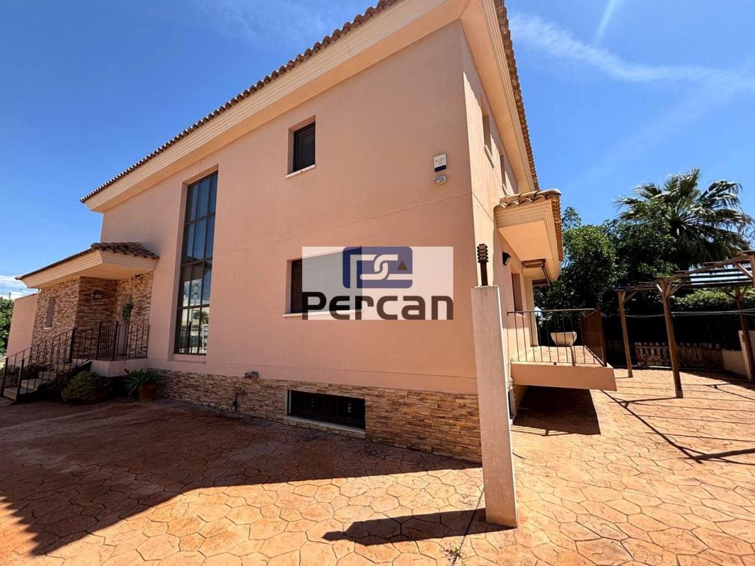 Properties for sale and rent in Spain photo 4