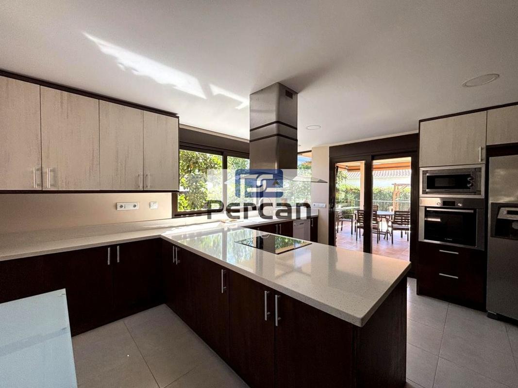 Properties for sale and rent in Spain photo 5