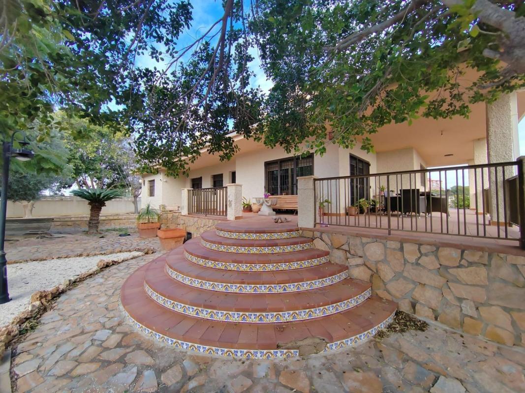 Properties for sale and rent in Spain photo 2