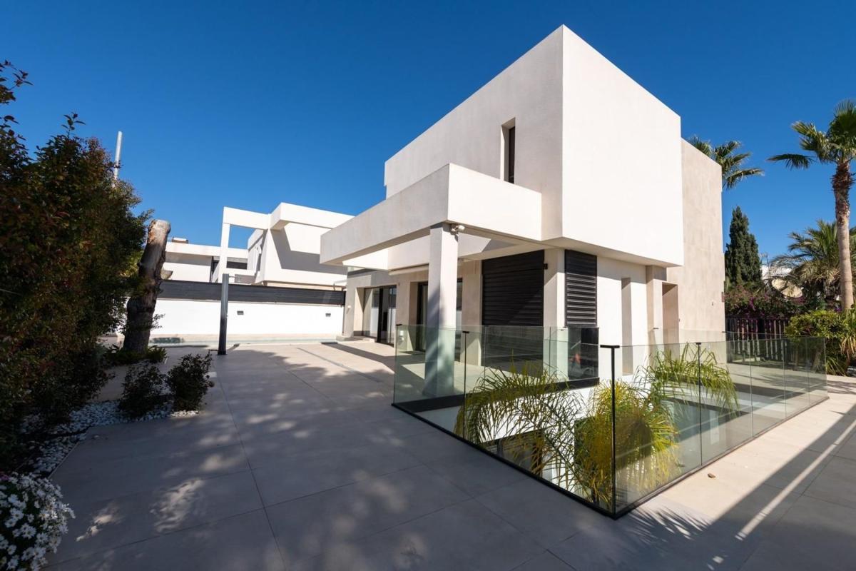 Properties for sale and rent in Spain photo 5