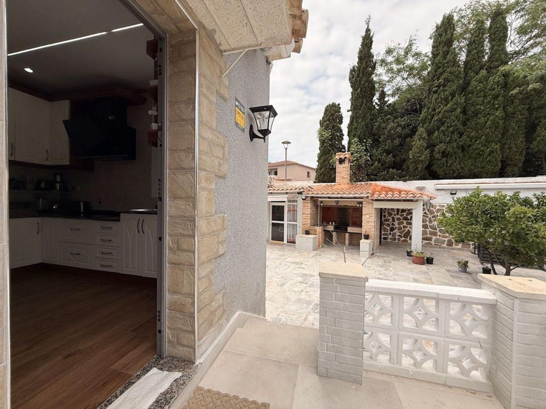 Properties for sale and rent in Spain photo 2