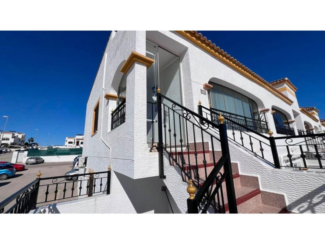 Venta de piso en Piso en Calle Membrillero, Desamparados-Hurchillo-Torremendo, Orihuela, Orihuela
photo 1
