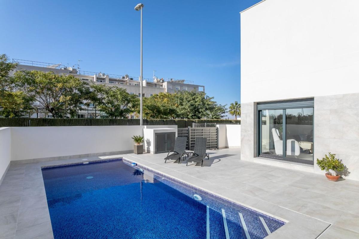 Properties for sale and rent in Spain photo 1