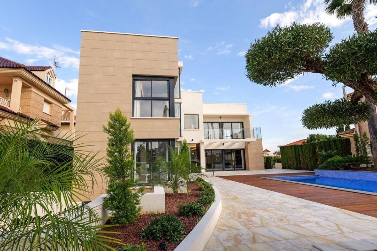 Properties for sale and rent in Spain photo 4