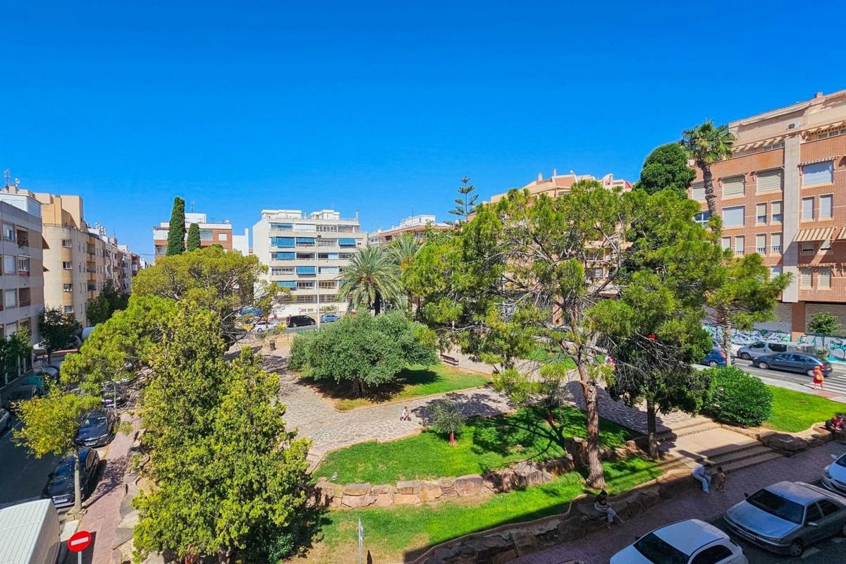 Sale of apartment in Piso en Playa del Cura, Torrevieja, Torrevieja
photo 1
