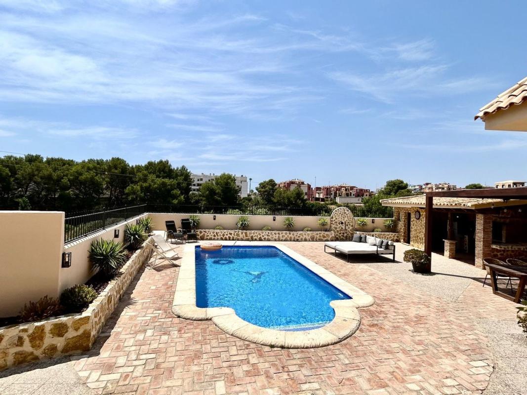 Sale of independent chalet in Casa o chalet en La Zenia, Orihuela, Orihuela
photo 2