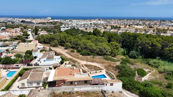 Частный шале на продаже в Casa o chalet en La Zenia, Orihuela, Ориуэла thumbnail 2