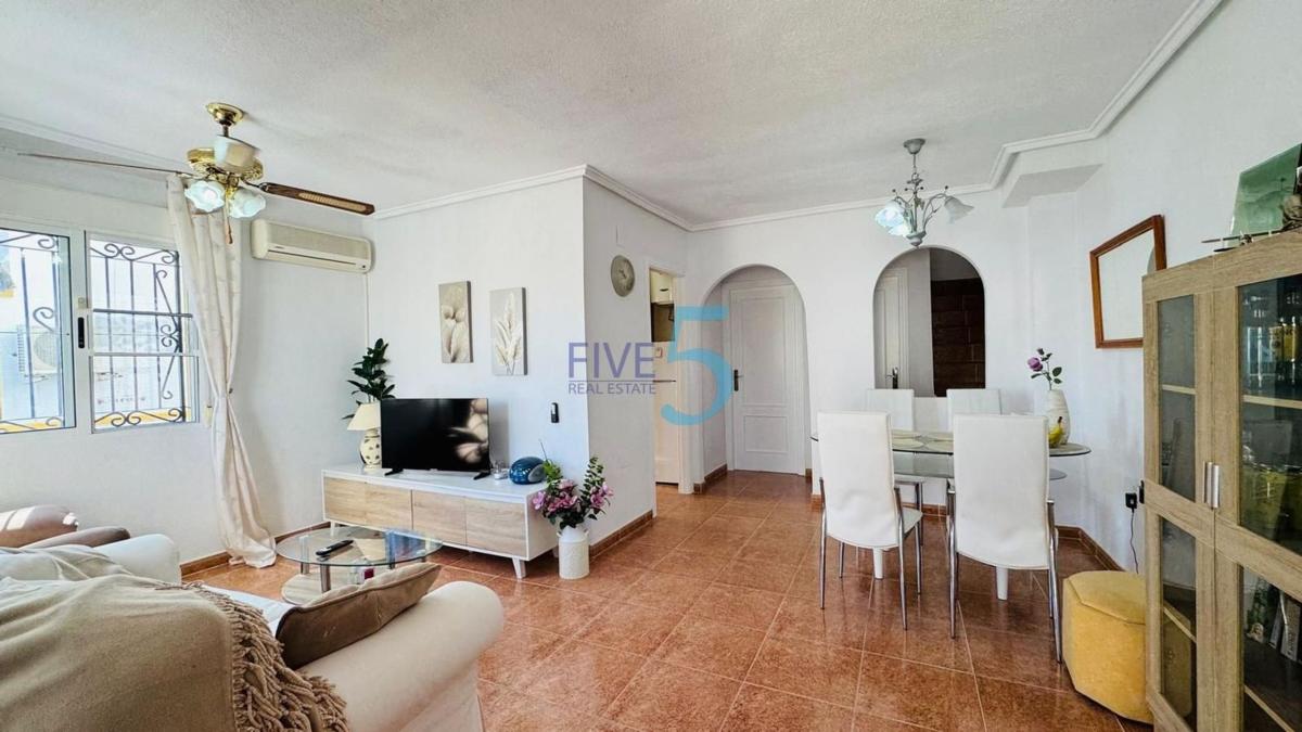 Sale of independent chalet in Casa o chalet en Zona Lago - Los Almendros, Orihuela, Orihuela
photo 3