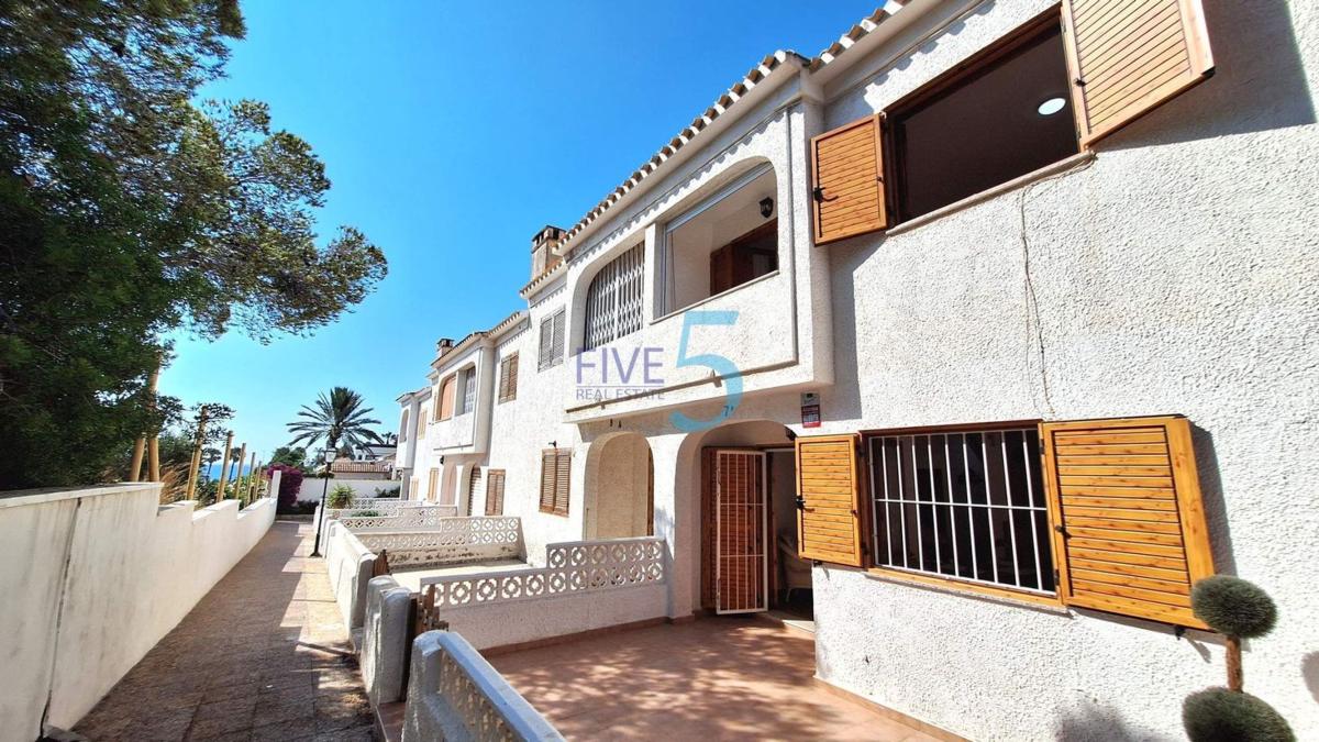 Продажа отдельного шале в Casa o chalet en Playa Flamenca, Orihuela, Ориуэла photo 1