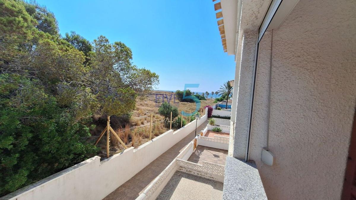 Продажа отдельного шале в Casa o chalet en Playa Flamenca, Orihuela, Ориуэла photo 2